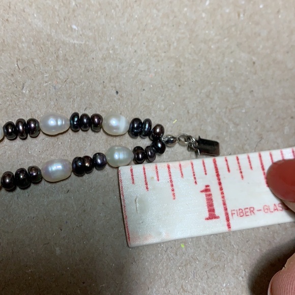 Lovely vintage two toned double strand genuine pearl necklace. - Picture 13 of 17
